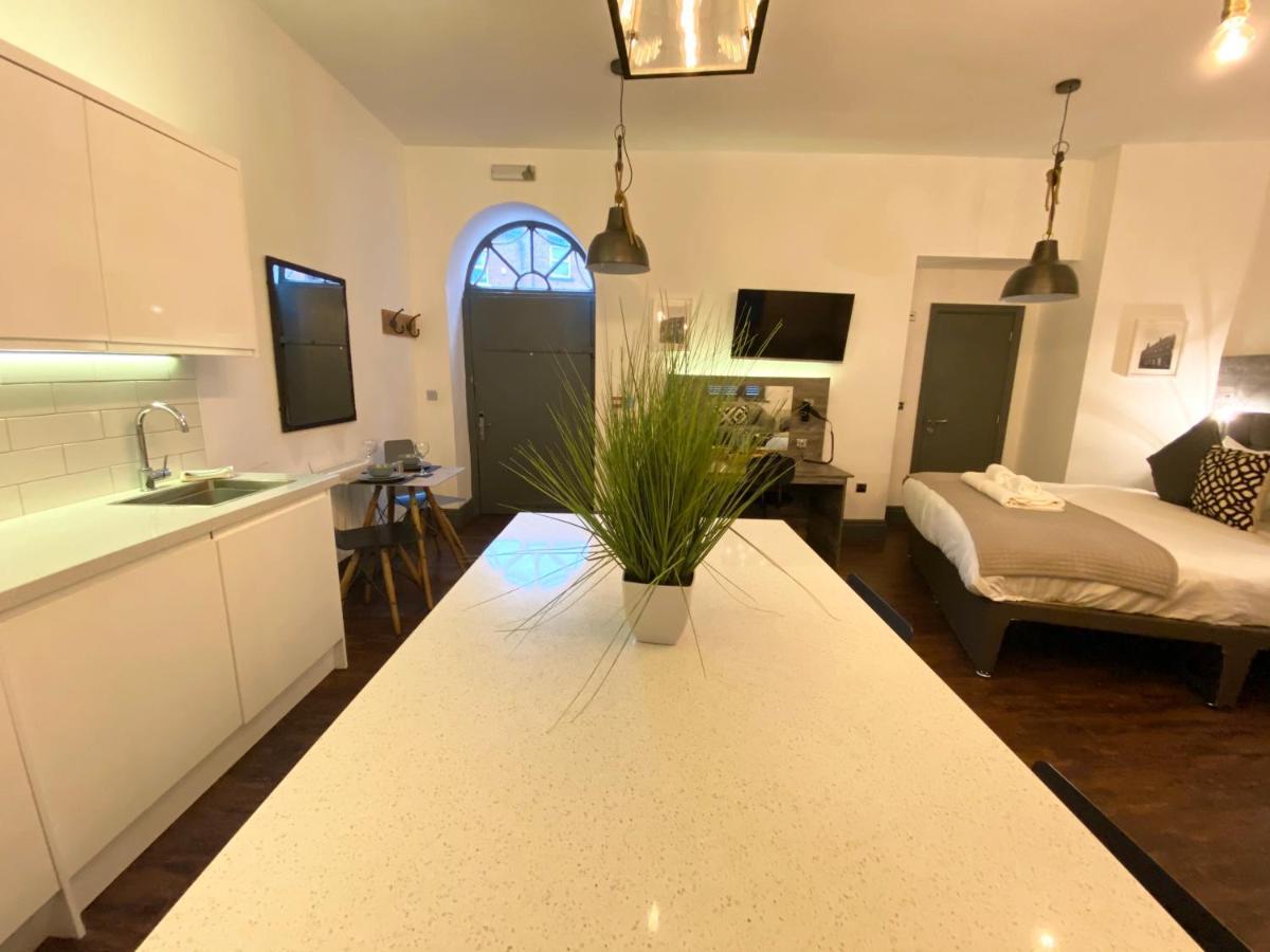 Studio At The Coach House Apartments Leeds  Bagian luar foto